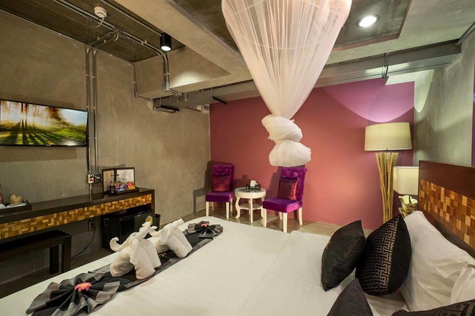 Thapae Loft Otel Chiang Mai Dış mekan fotoğraf