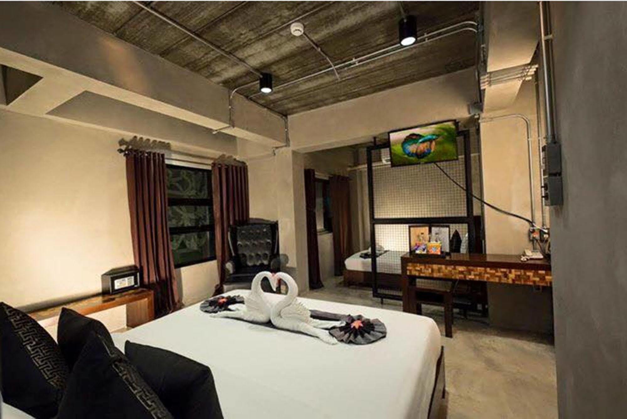 Thapae Loft Otel Chiang Mai Dış mekan fotoğraf